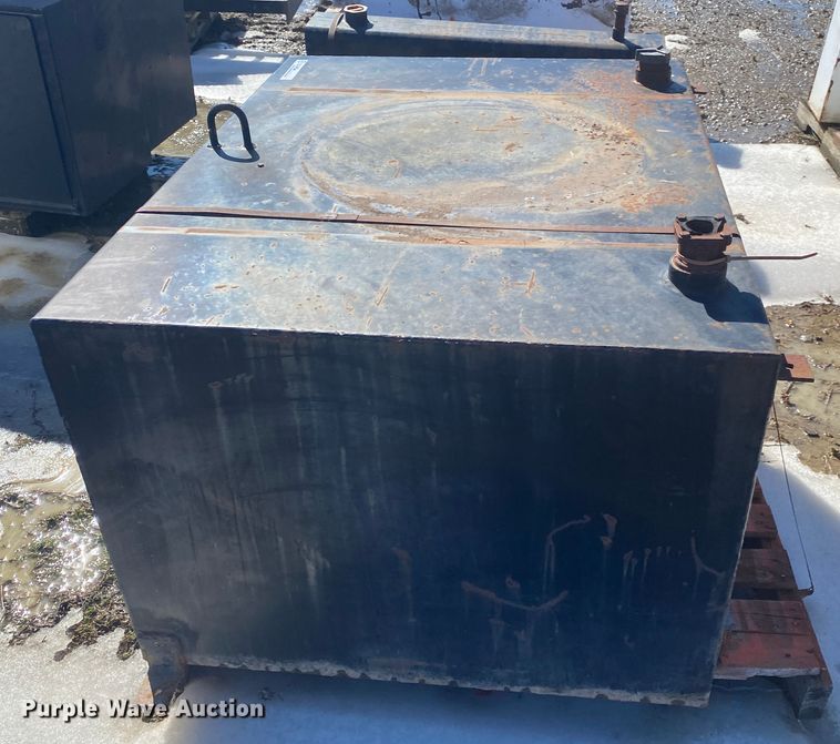 image for item DL6960 (4) fuel tanks