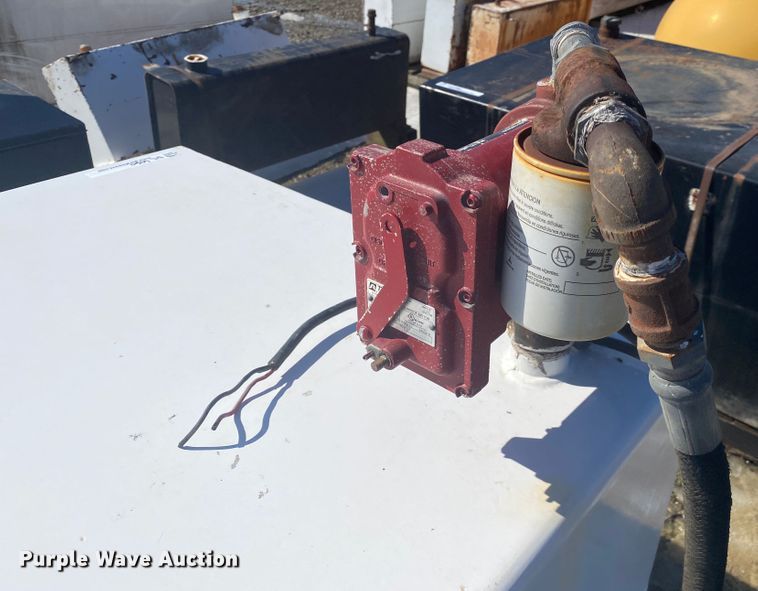 image for item DL6960 (4) fuel tanks