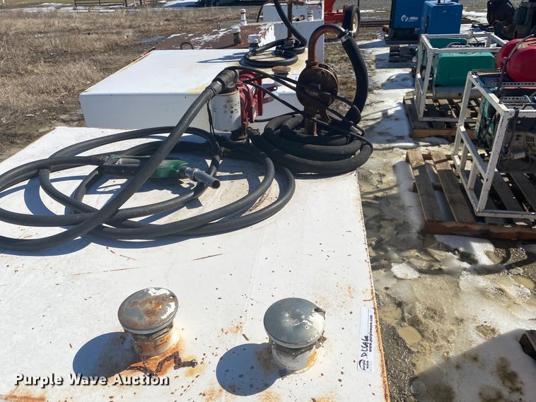 image for item DL6960 (4) fuel tanks