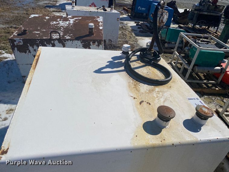 image for item DL6960 (4) fuel tanks