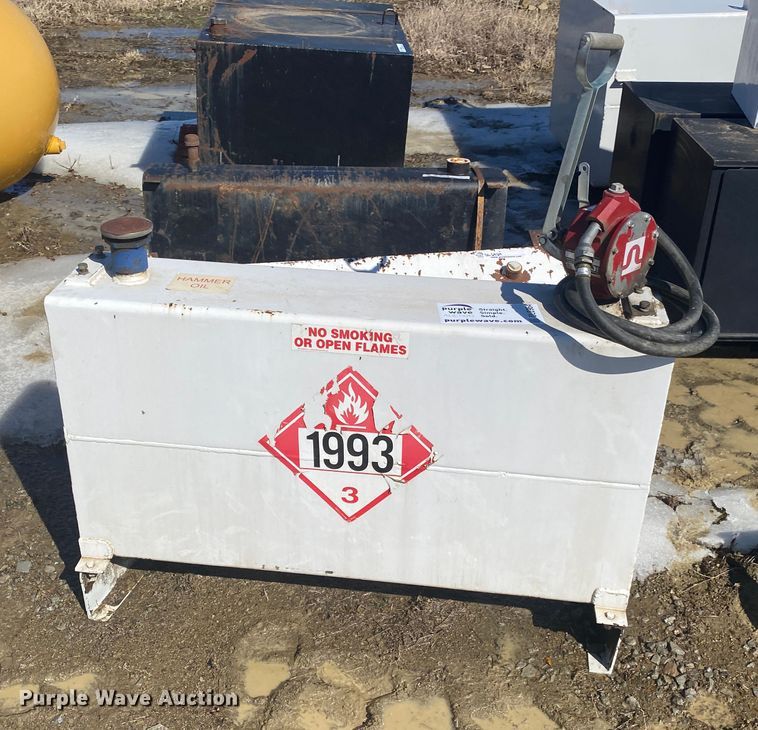 image for item DL6964 (3) fuel tanks