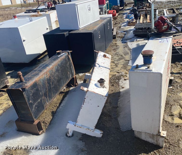 image for item DL6964 (3) fuel tanks