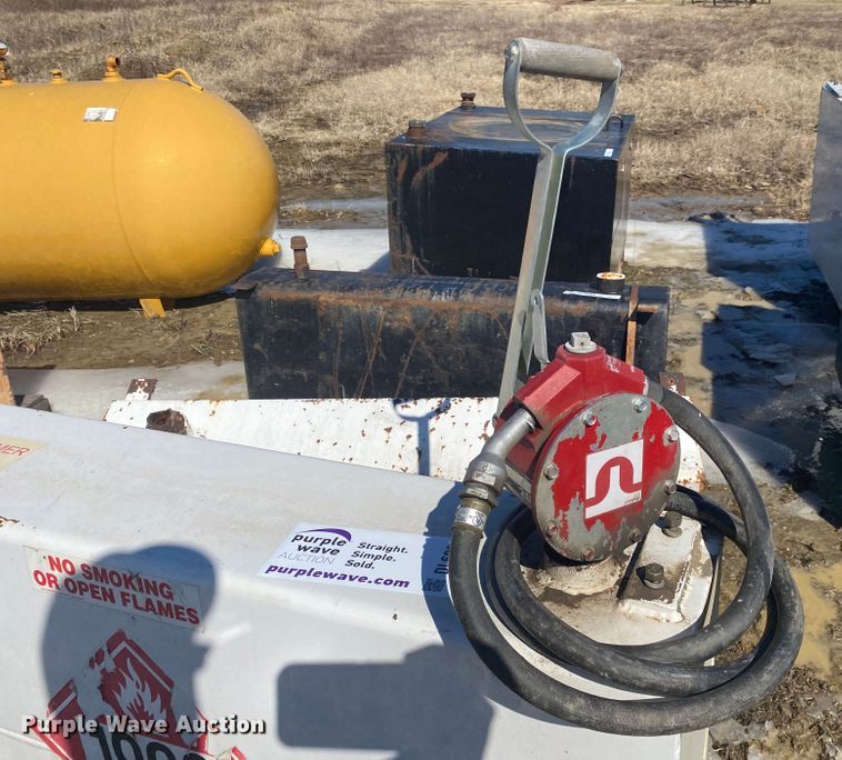 image for item DL6964 (3) fuel tanks