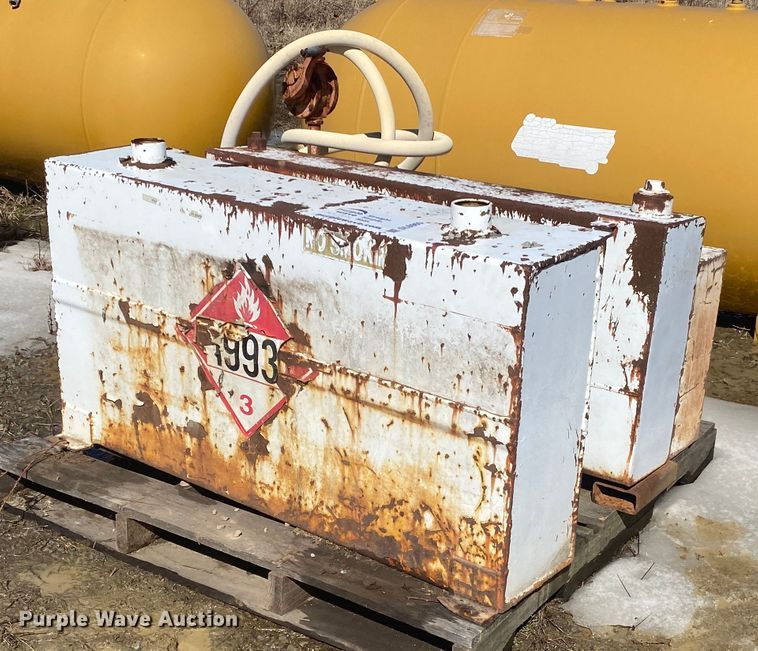 image for item DL6965 (3) fuel tanks