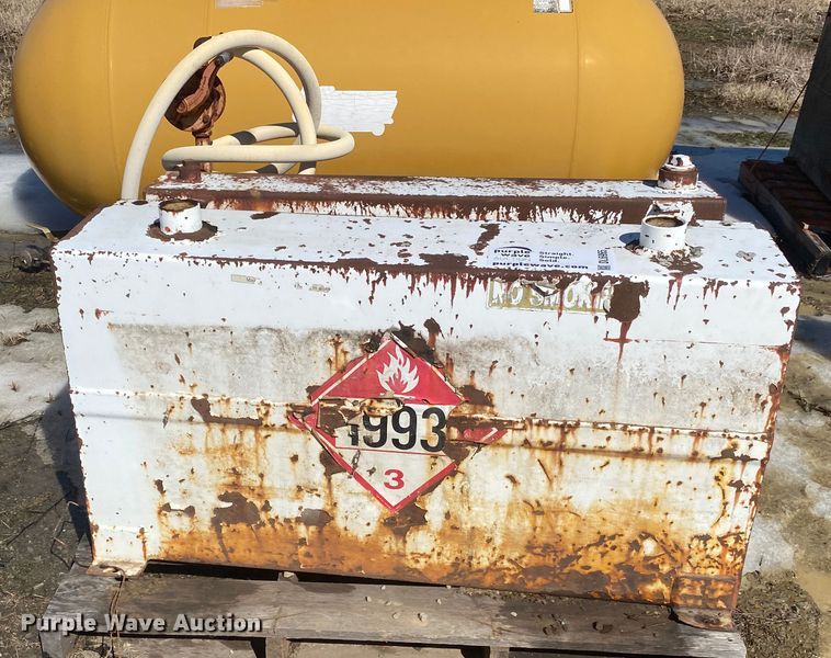 image for item DL6965 (3) fuel tanks