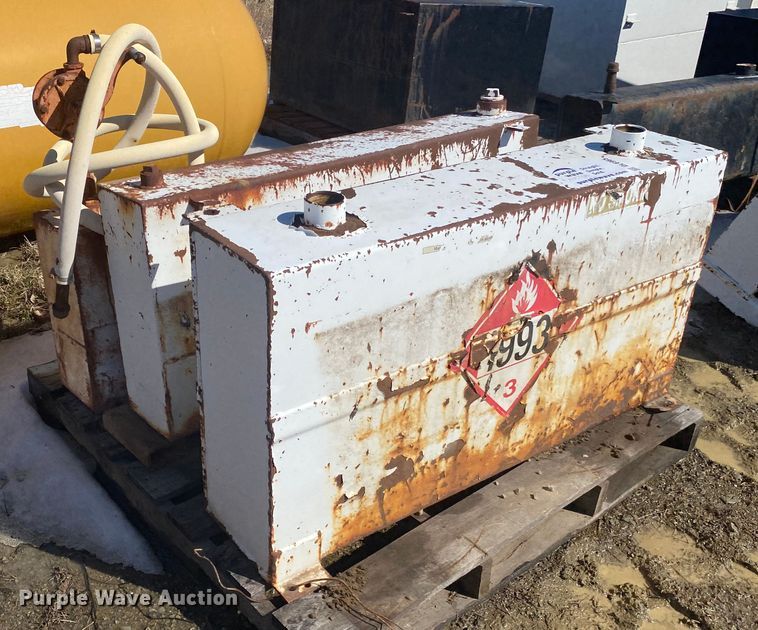 image for item DL6965 (3) fuel tanks