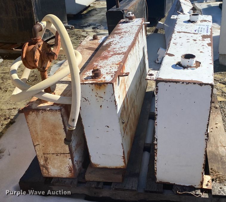 image for item DL6965 (3) fuel tanks