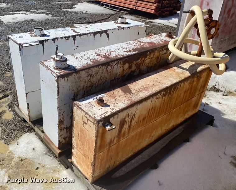 image for item DL6965 (3) fuel tanks