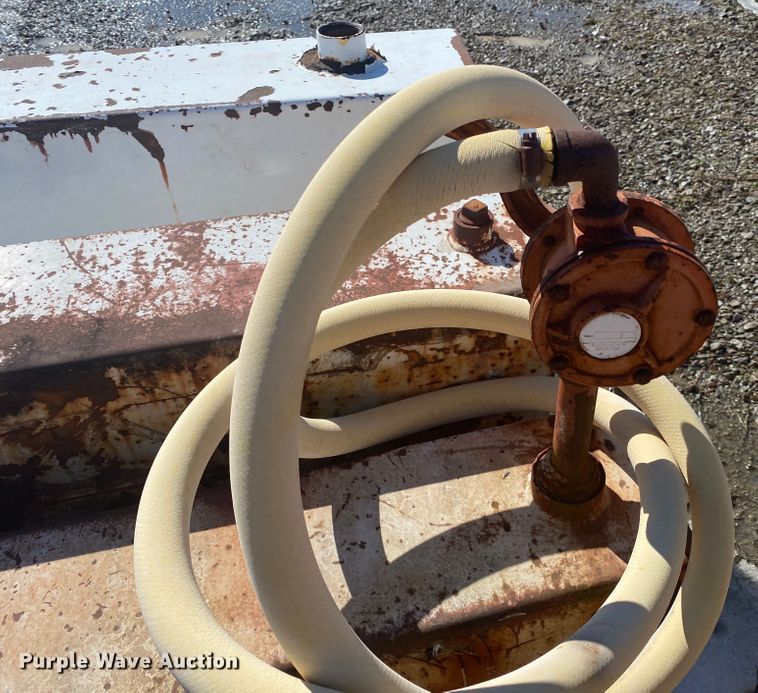 image for item DL6965 (3) fuel tanks