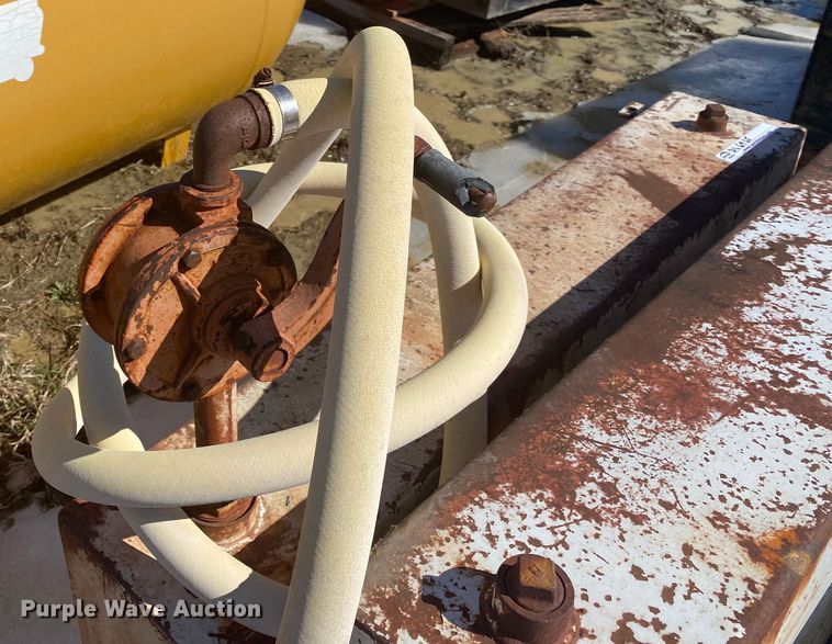 image for item DL6965 (3) fuel tanks