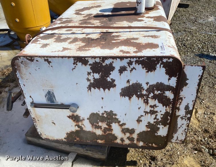 image for item DL6968 (4) tanks