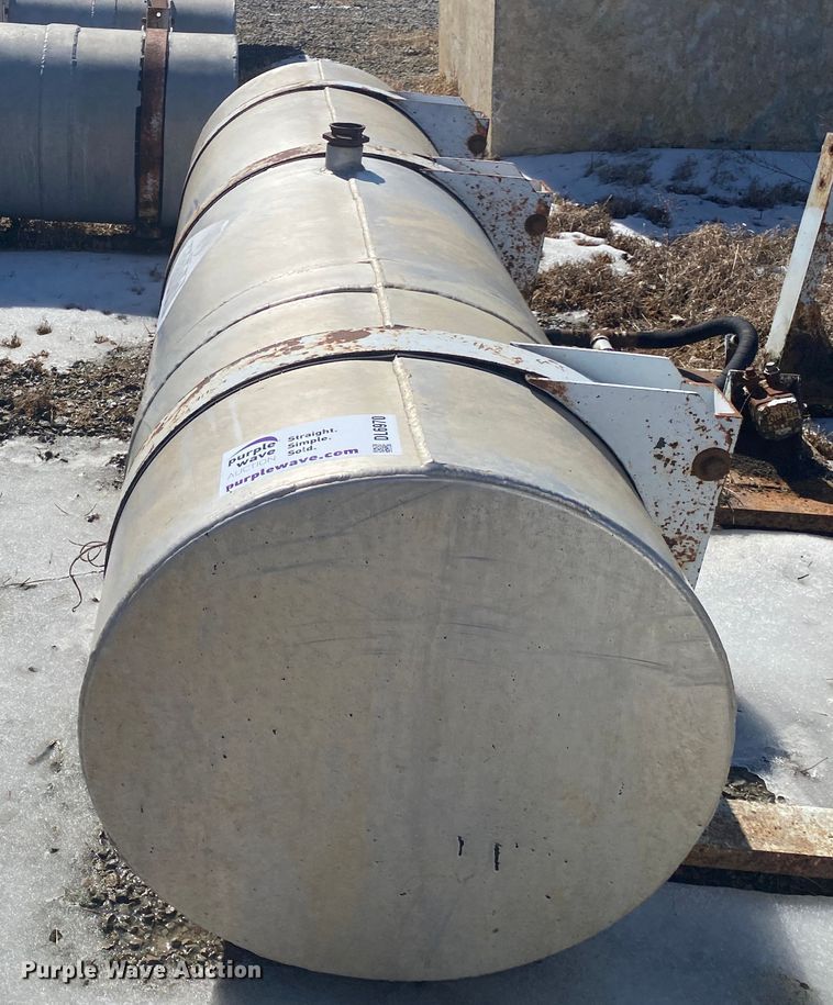 image for item DL6970 (3) fuel tanks