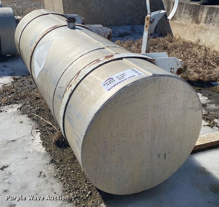 image for item DL6970 (3) fuel tanks