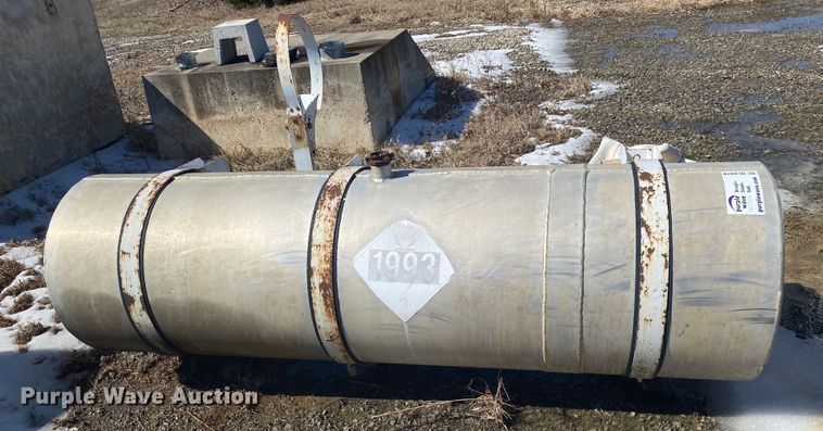 image for item DL6970 (3) fuel tanks