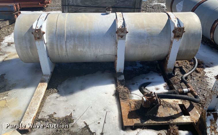 image for item DL6970 (3) fuel tanks