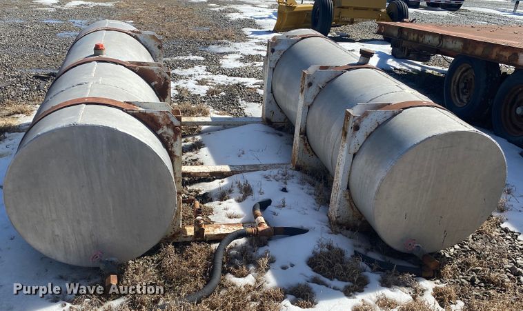 image for item DL6970 (3) fuel tanks