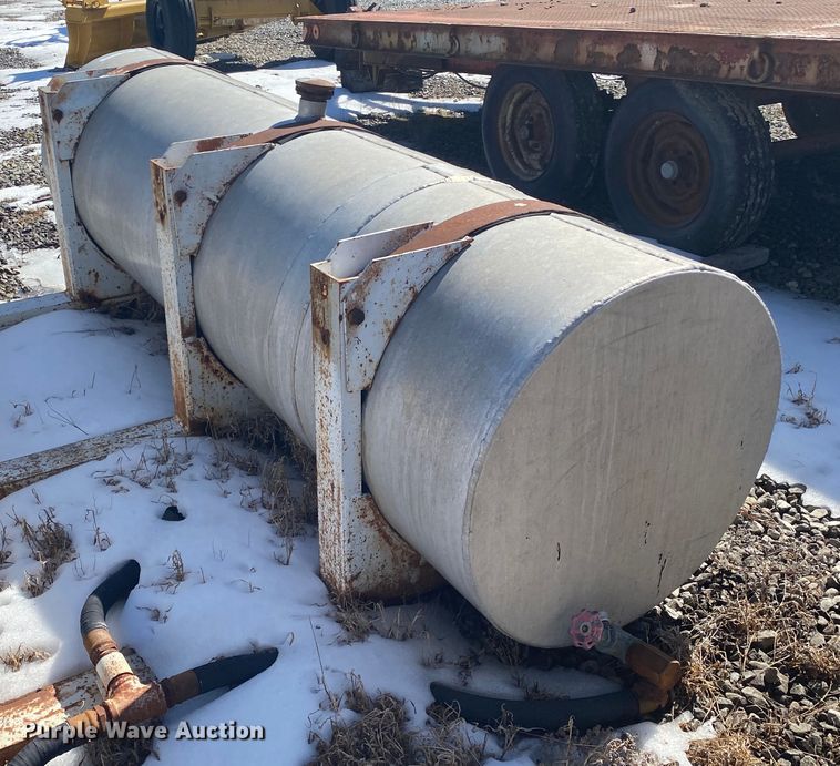 image for item DL6970 (3) fuel tanks