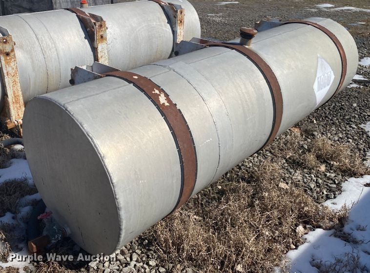 image for item DL6970 (3) fuel tanks