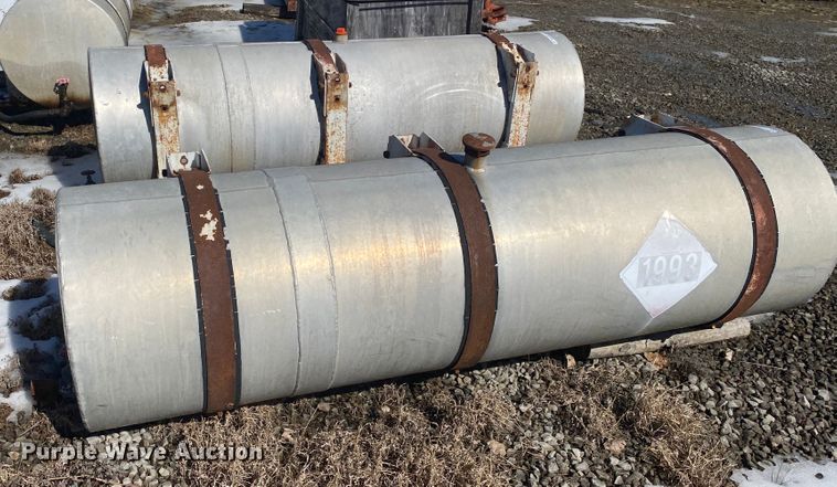 image for item DL6970 (3) fuel tanks