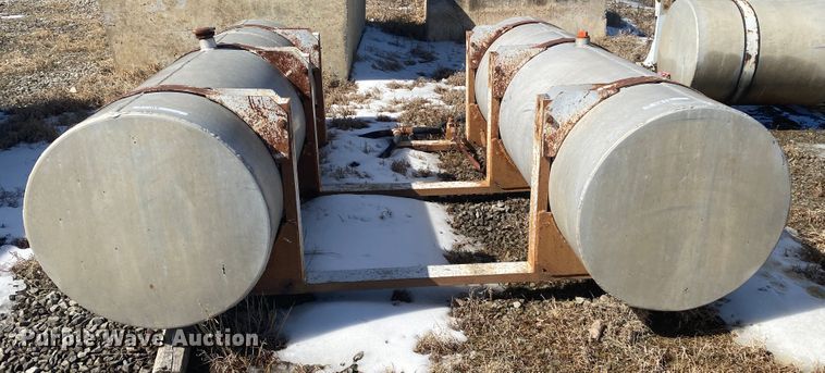 image for item DL6970 (3) fuel tanks