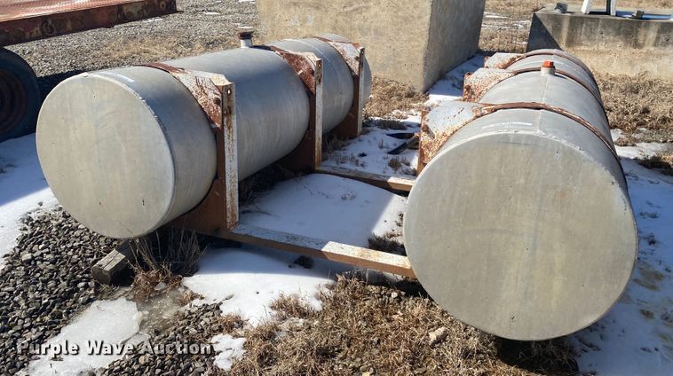 image for item DL6970 (3) fuel tanks