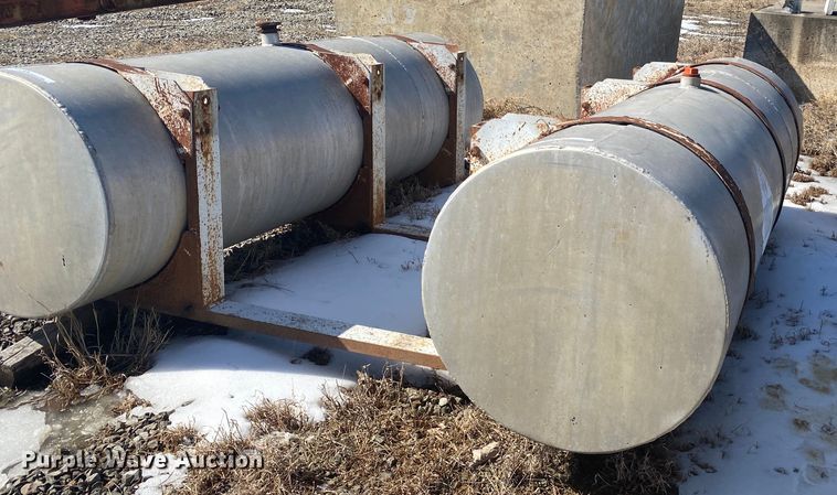 image for item DL6970 (3) fuel tanks