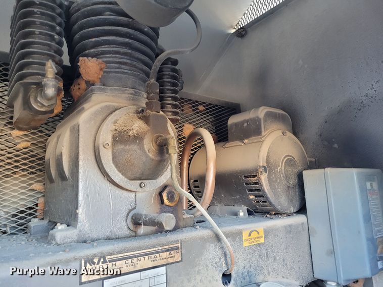 image for item DM1033 (2) Industrial Gold C1521E80V air compressors