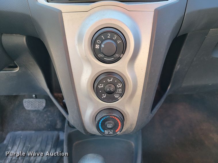 image for item DM7489 2010 Toyota Yaris