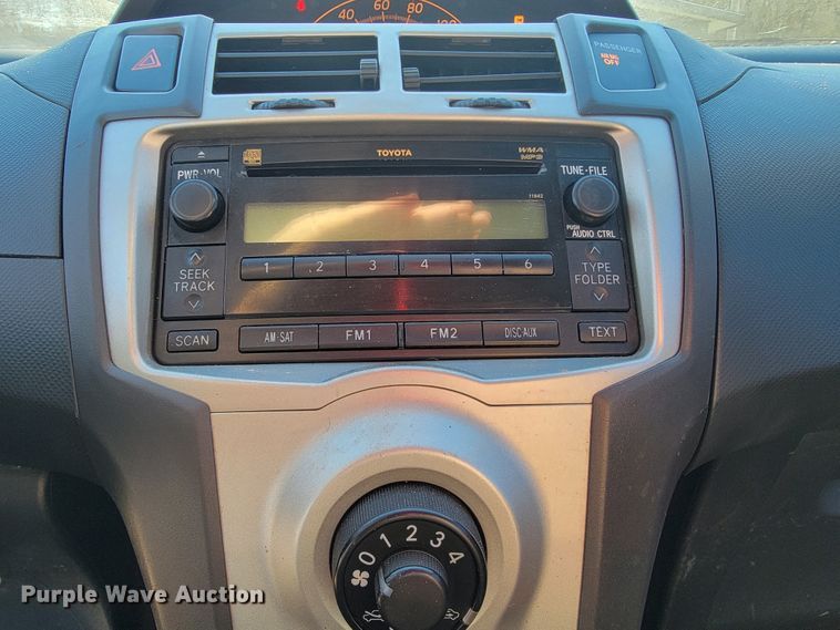 image for item DM7489 2010 Toyota Yaris