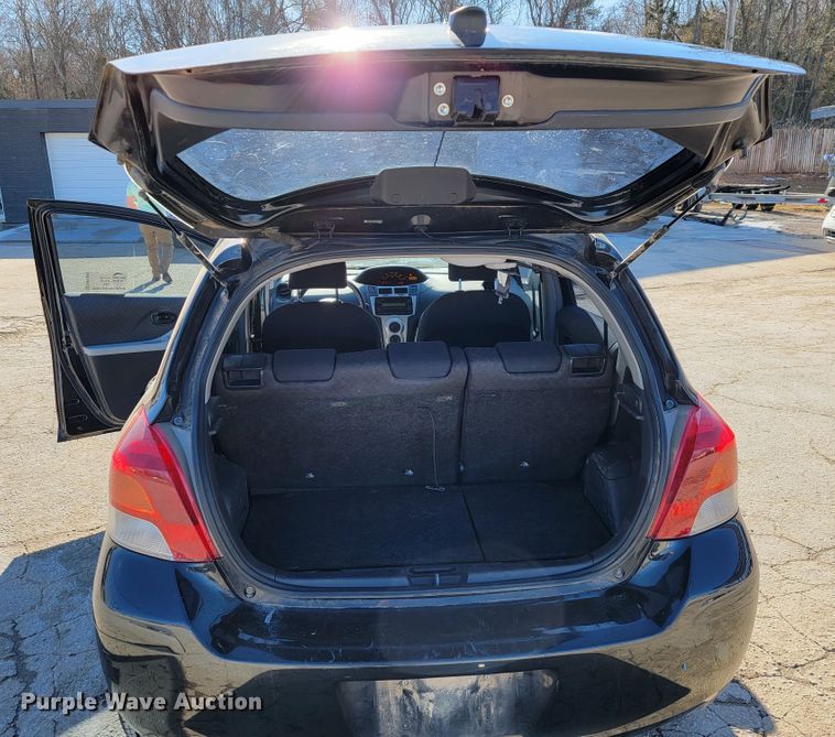 image for item DM7489 2010 Toyota Yaris