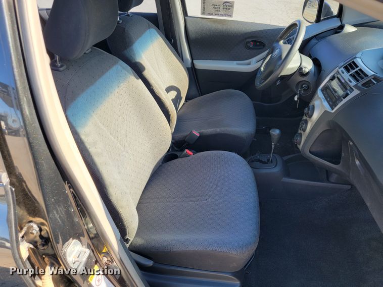 image for item DM7489 2010 Toyota Yaris