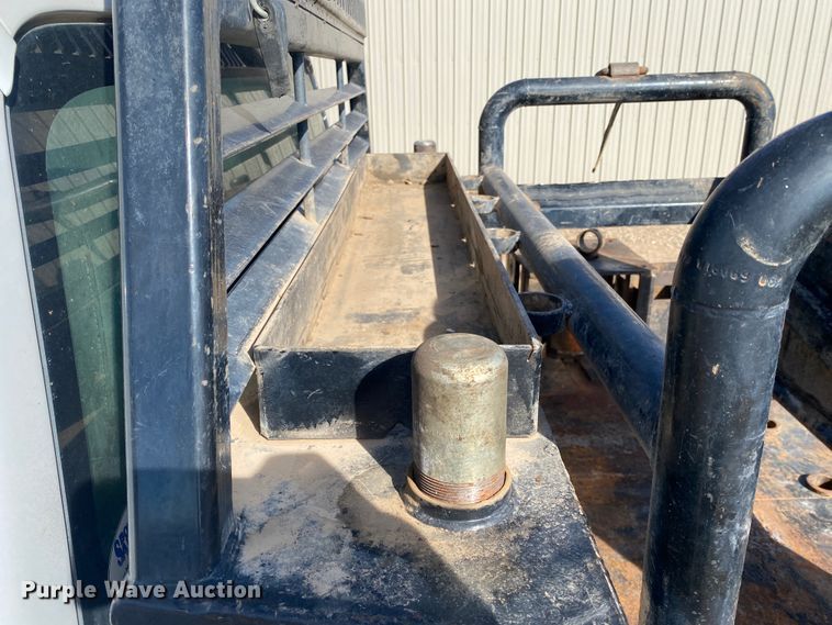 image for item DM8258 2015 Ford F550 Super Duty XL  Crew Cab flatbed truck