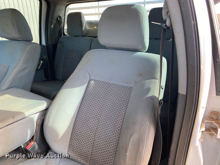 image for item DM8258 2015 Ford F550 Super Duty XL  Crew Cab flatbed truck