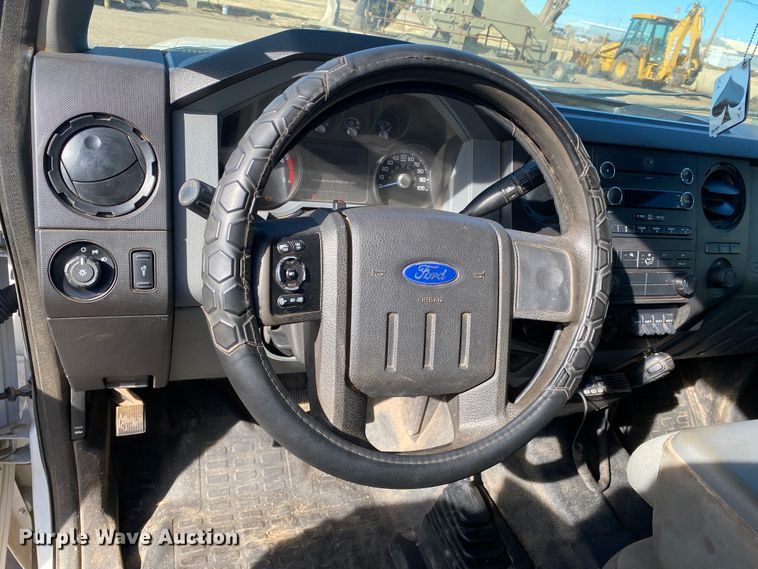 image for item DM8258 2015 Ford F550 Super Duty XL  Crew Cab flatbed truck