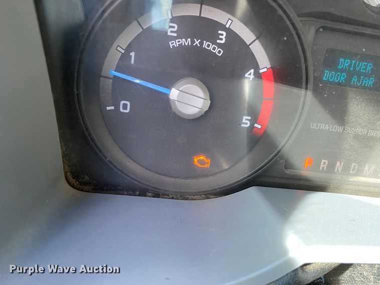 image for item DM8258 2015 Ford F550 Super Duty XL  Crew Cab flatbed truck