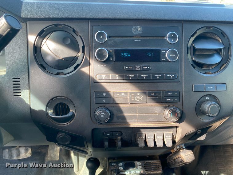 image for item DM8258 2015 Ford F550 Super Duty XL  Crew Cab flatbed truck