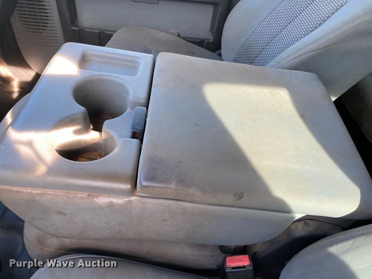 image for item DM8258 2015 Ford F550 Super Duty XL  Crew Cab flatbed truck