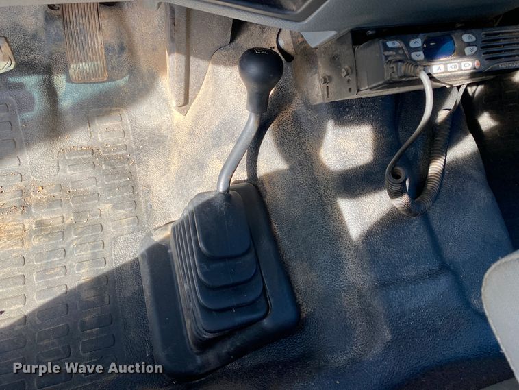 image for item DM8258 2015 Ford F550 Super Duty XL  Crew Cab flatbed truck