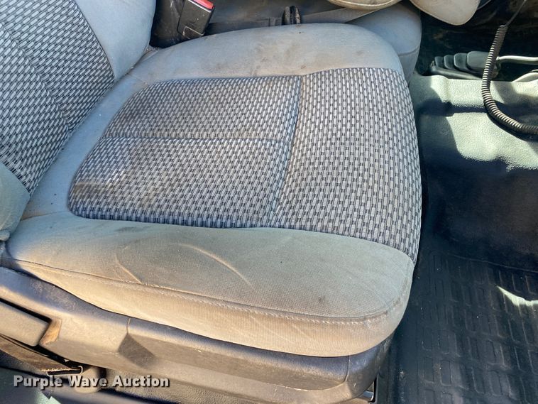 image for item DM8258 2015 Ford F550 Super Duty XL  Crew Cab flatbed truck