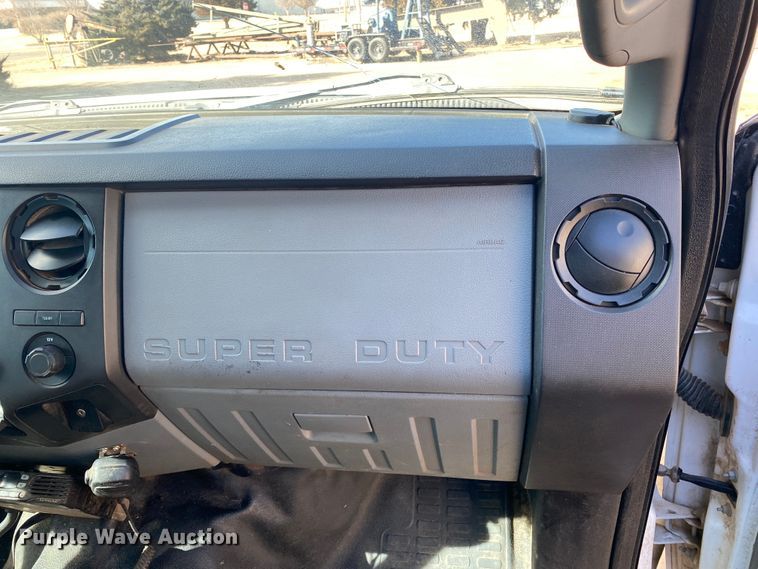 image for item DM8258 2015 Ford F550 Super Duty XL  Crew Cab flatbed truck