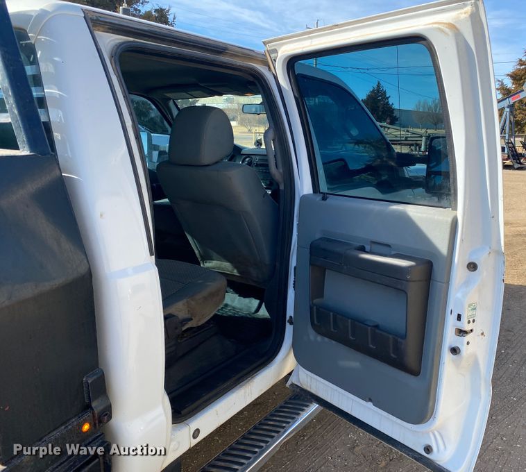 image for item DM8258 2015 Ford F550 Super Duty XL  Crew Cab flatbed truck