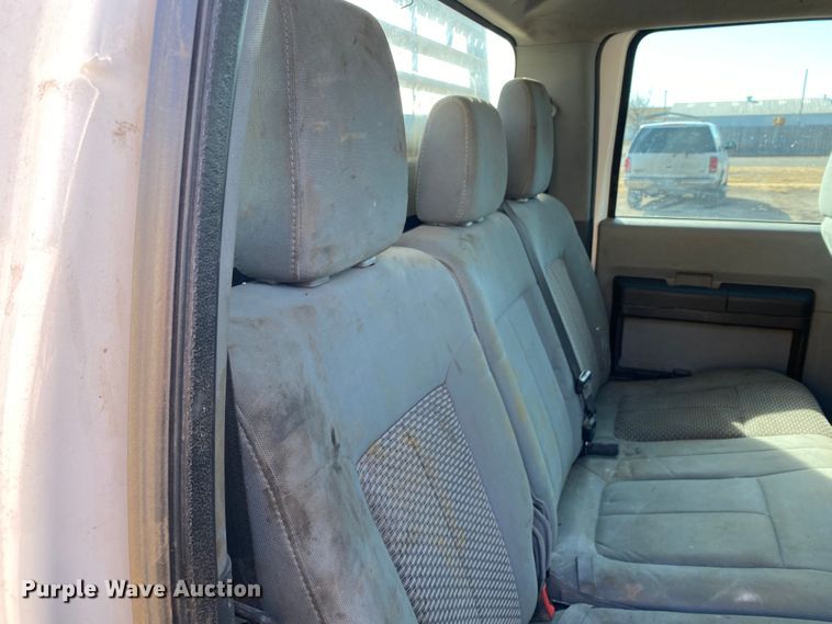 image for item DM8258 2015 Ford F550 Super Duty XL  Crew Cab flatbed truck