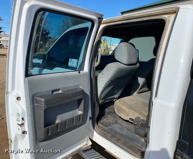 image for item DM8258 2015 Ford F550 Super Duty XL  Crew Cab flatbed truck