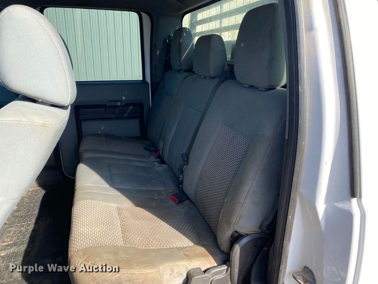 image for item DM8258 2015 Ford F550 Super Duty XL  Crew Cab flatbed truck