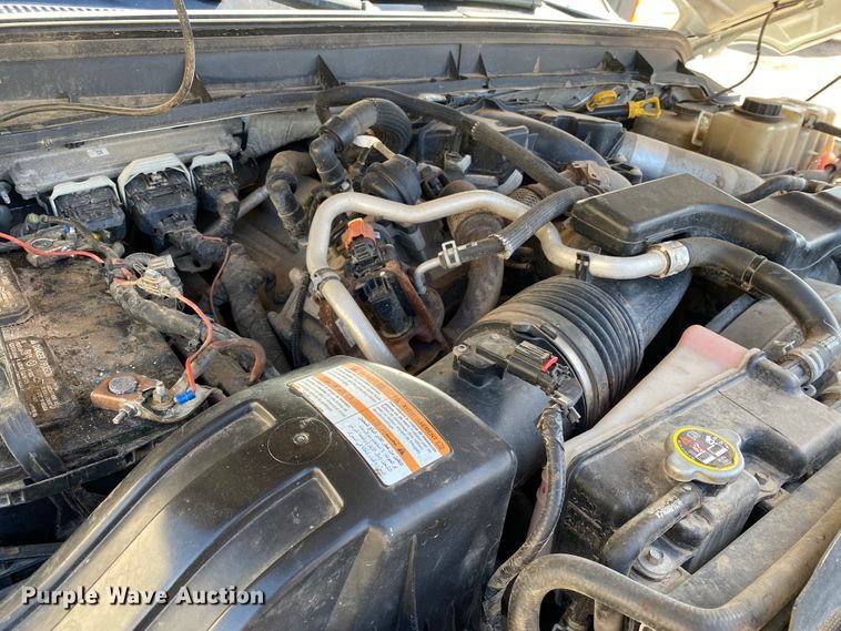 image for item DM8258 2015 Ford F550 Super Duty XL  Crew Cab flatbed truck