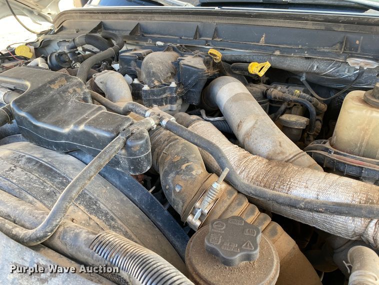 image for item DM8258 2015 Ford F550 Super Duty XL  Crew Cab flatbed truck