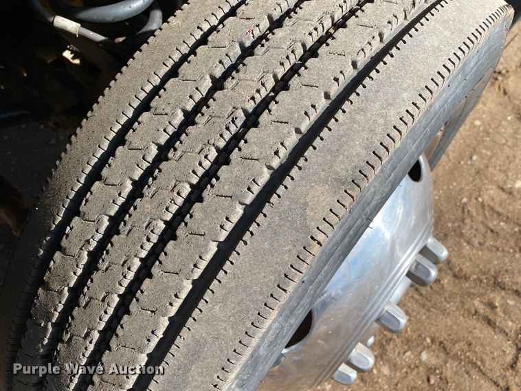 image for item DM8258 2015 Ford F550 Super Duty XL  Crew Cab flatbed truck