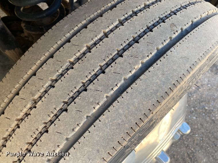 image for item DM8258 2015 Ford F550 Super Duty XL  Crew Cab flatbed truck