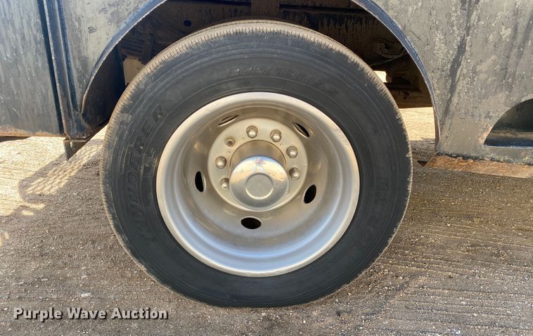 image for item DM8258 2015 Ford F550 Super Duty XL  Crew Cab flatbed truck