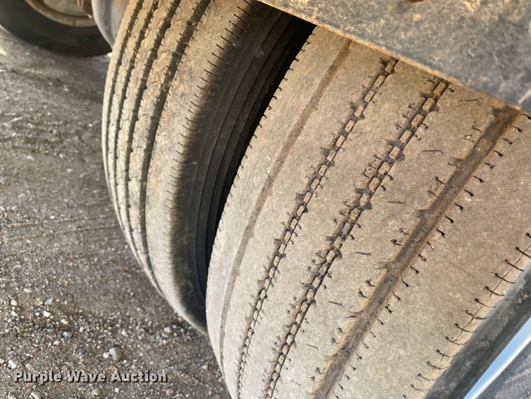 image for item DM8258 2015 Ford F550 Super Duty XL  Crew Cab flatbed truck